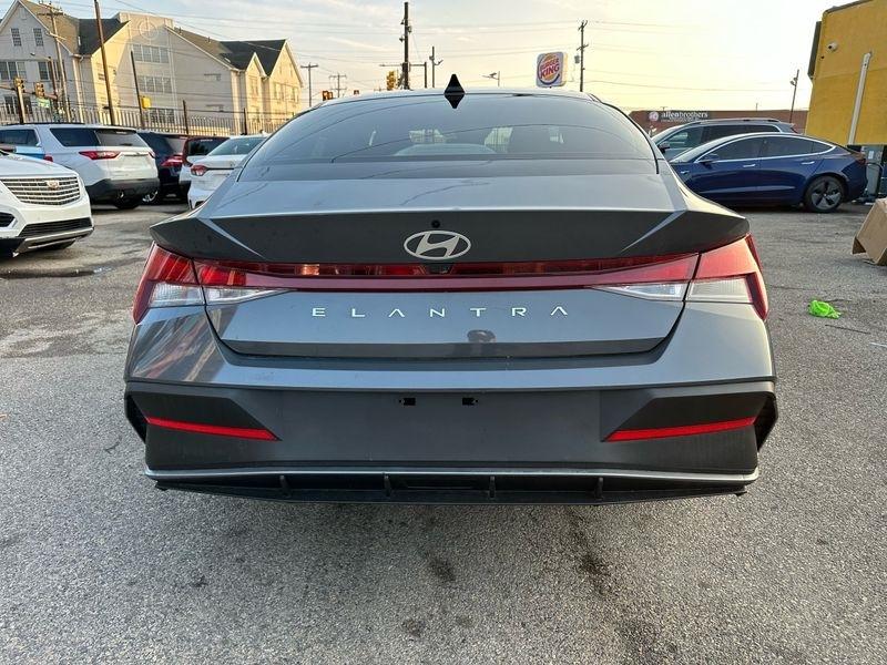 Hyundai Elantra SE 2025