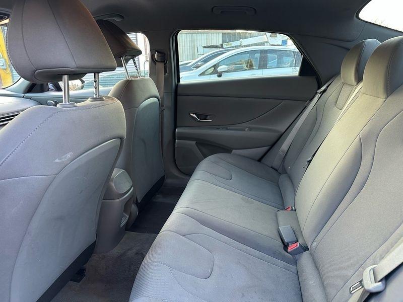 Hyundai Elantra SE 2025