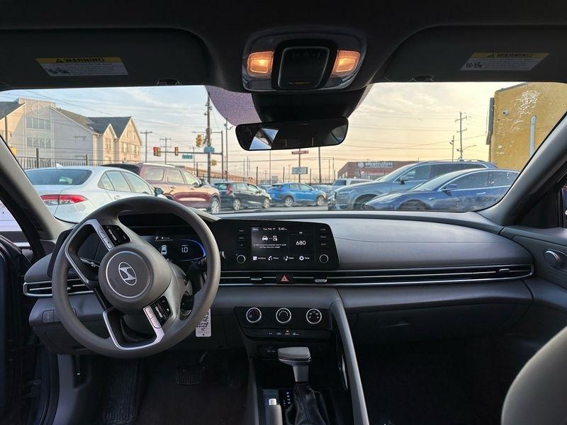 Hyundai Elantra SE 2025