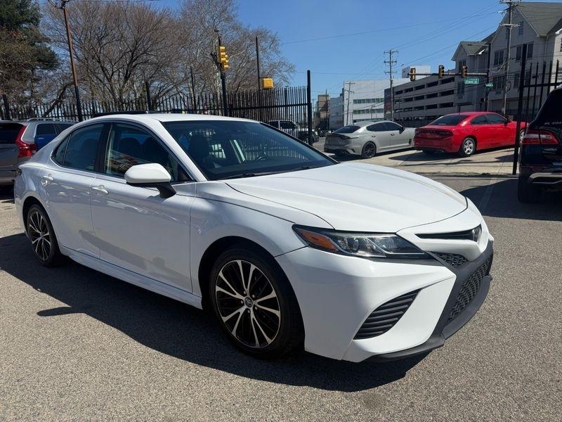 Toyota Camry SE 2019