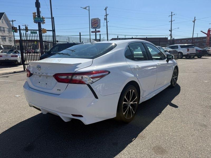 Toyota Camry SE 2019