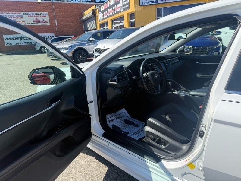 Toyota Camry SE 2019