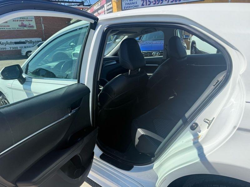 Toyota Camry SE 2019