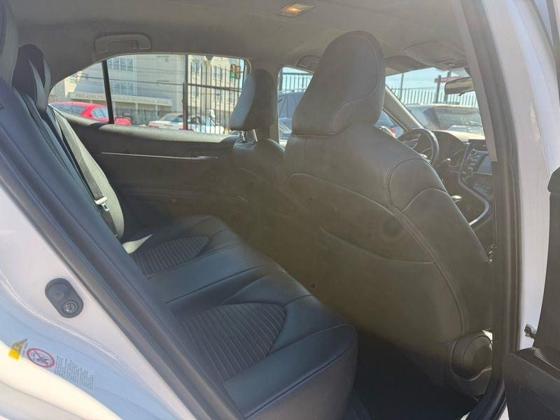 Toyota Camry SE 2019