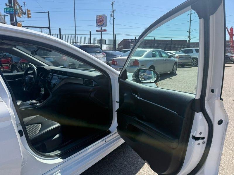 Toyota Camry SE 2019