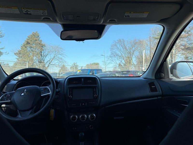 Mitsubishi Outlander Sport  2021