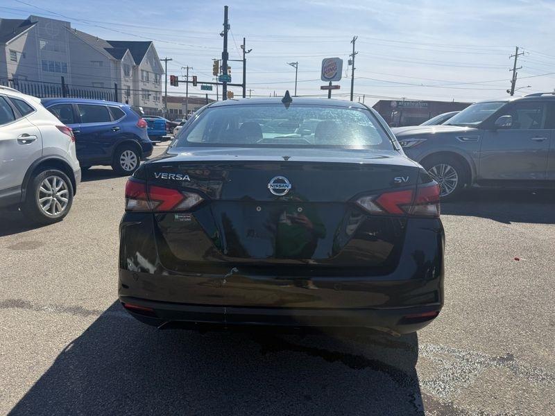 Nissan Versa SV 2021