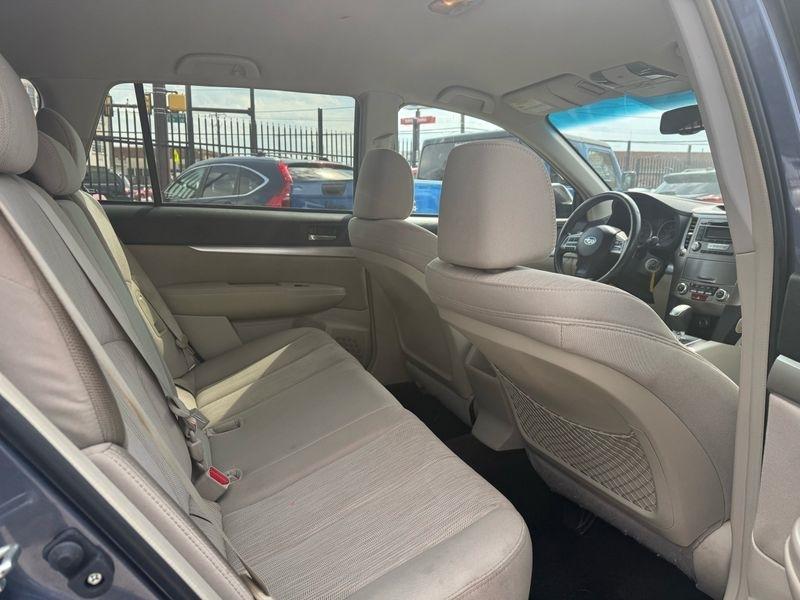 Subaru Outback 2.5i Premium 2013