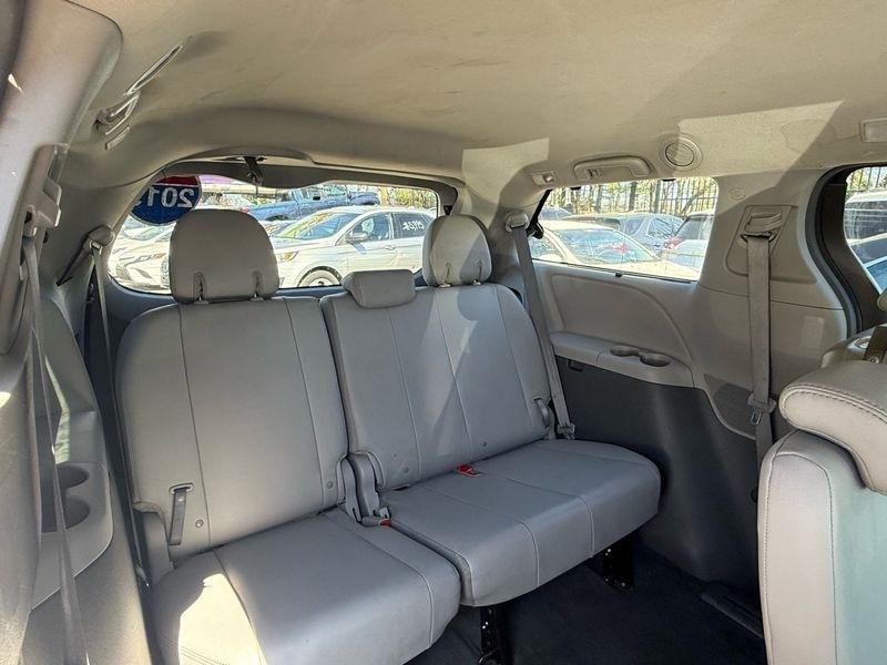 Toyota Sienna Limited Premium 7-Passenger 2019