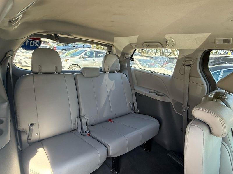 Toyota Sienna Limited Premium 7-Passenger 2019