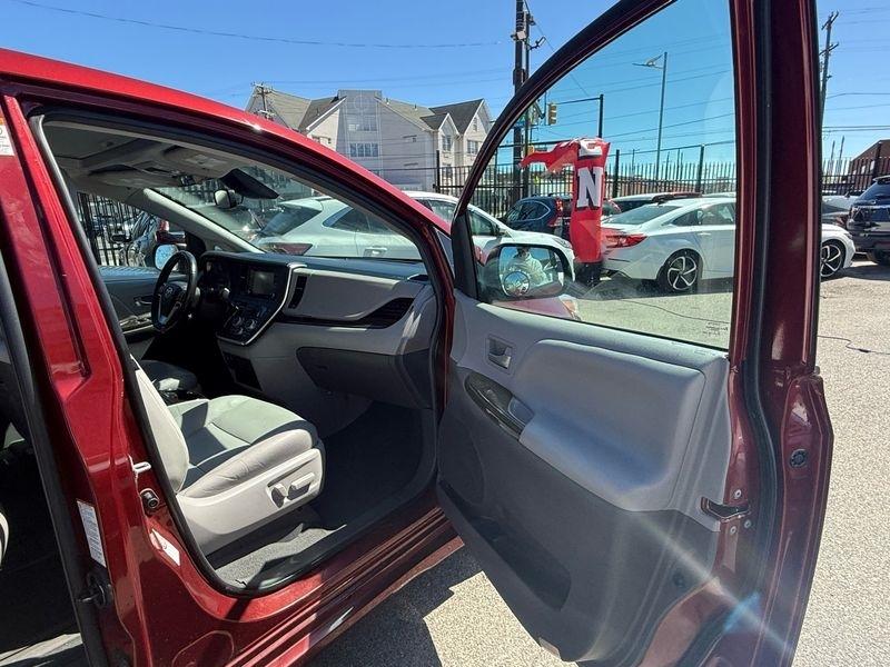 Toyota Sienna Limited Premium 7-Passenger 2019