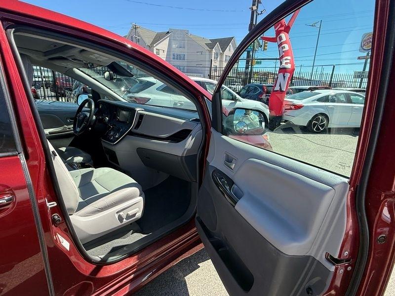 Toyota Sienna Limited Premium 7-Passenger 2019