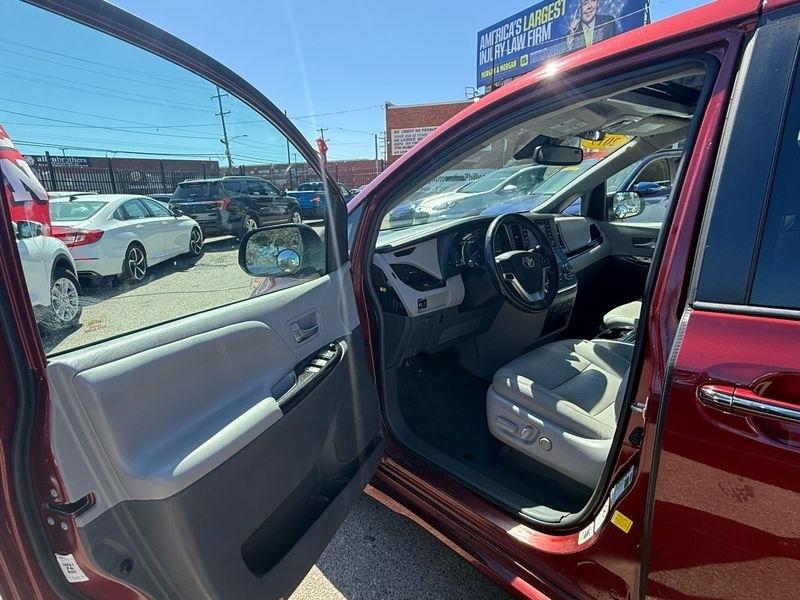 Toyota Sienna Limited Premium 7-Passenger 2019