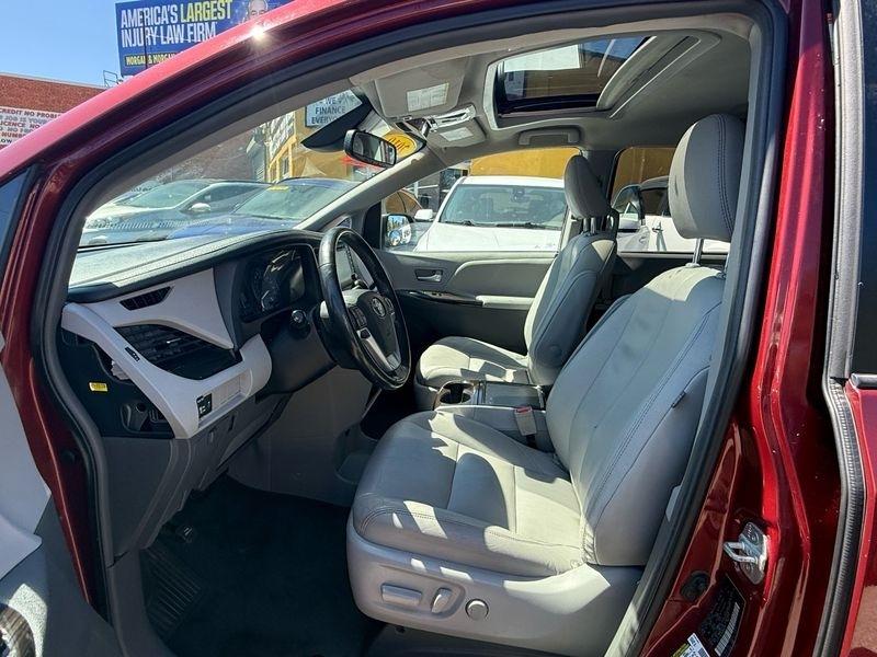 Toyota Sienna Limited Premium 7-Passenger 2019