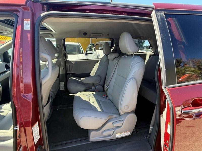 Toyota Sienna Limited Premium 7-Passenger 2019