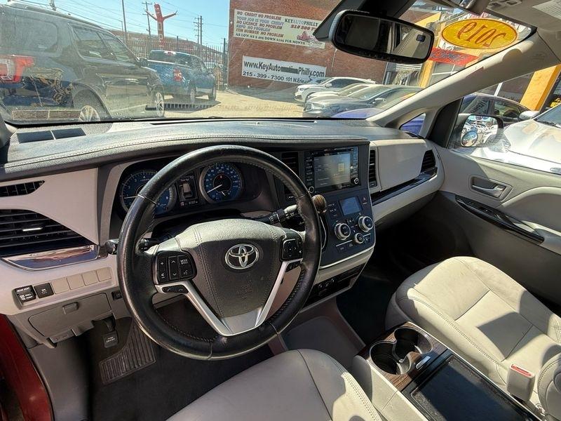 Toyota Sienna Limited Premium 7-Passenger 2019