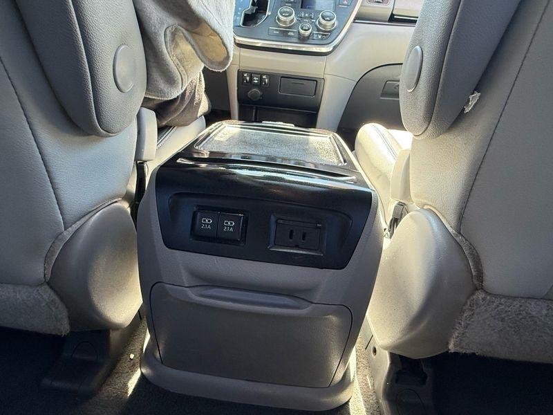 Toyota Sienna Limited Premium 7-Passenger 2019