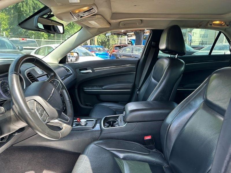 Chrysler 300 Limited RWD 2012