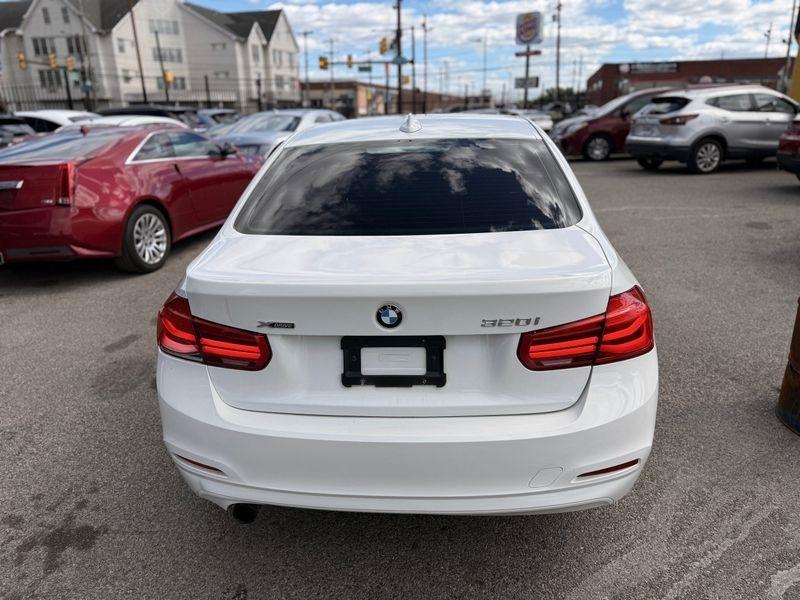 BMW 3-Series 320i xDrive Sedan 2016