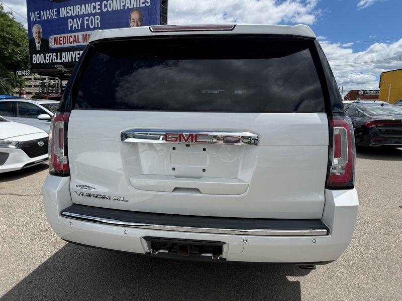 GMC Yukon XL Denali 4WD 2018