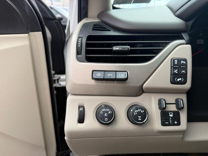 GMC Yukon XL Denali 4WD 2018