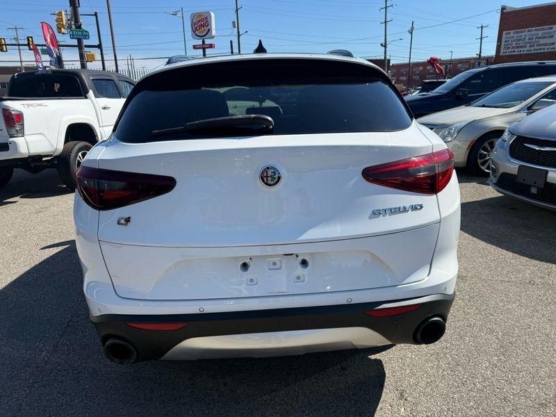 Alfa Romeo Stelvio Sport 2018