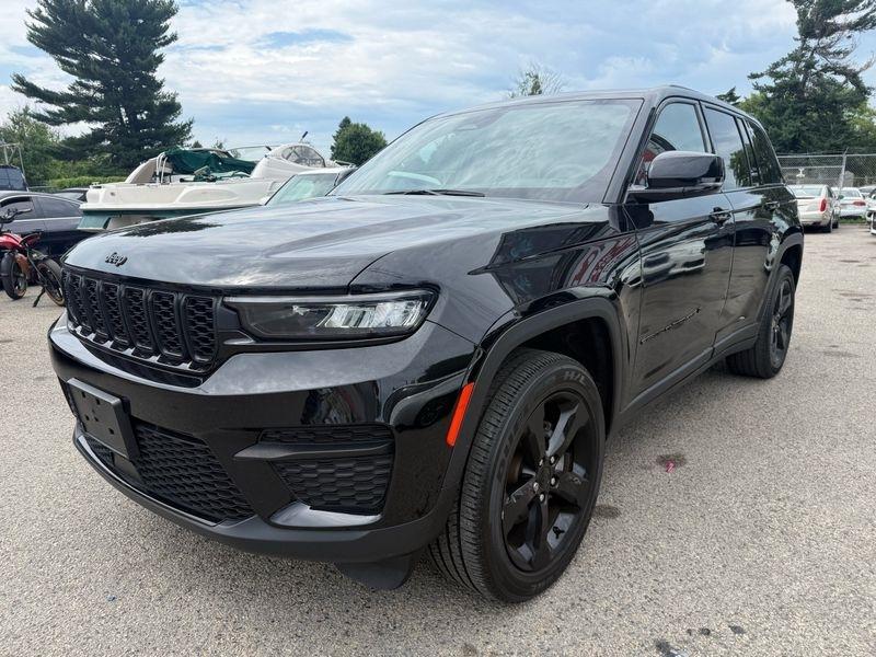 2024 Jeep Grand Cherokee Laredo 4WD