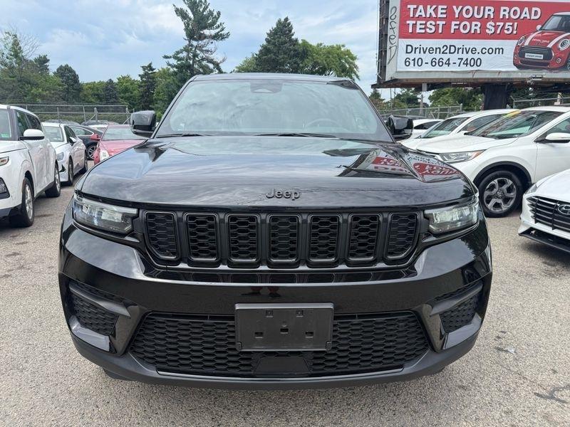 Jeep Grand Cherokee Laredo 4WD 2024