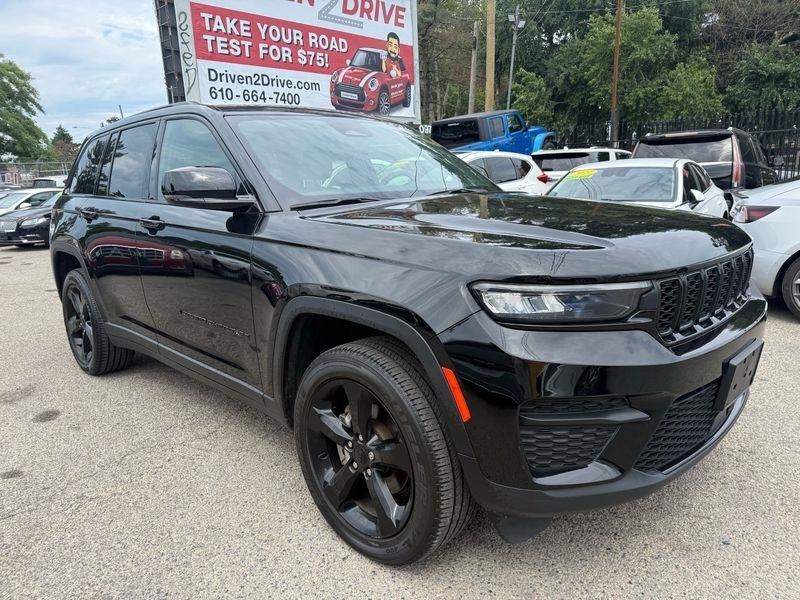 Jeep Grand Cherokee Laredo 4WD 2024