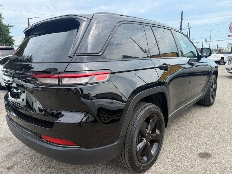 Jeep Grand Cherokee Laredo 4WD 2024