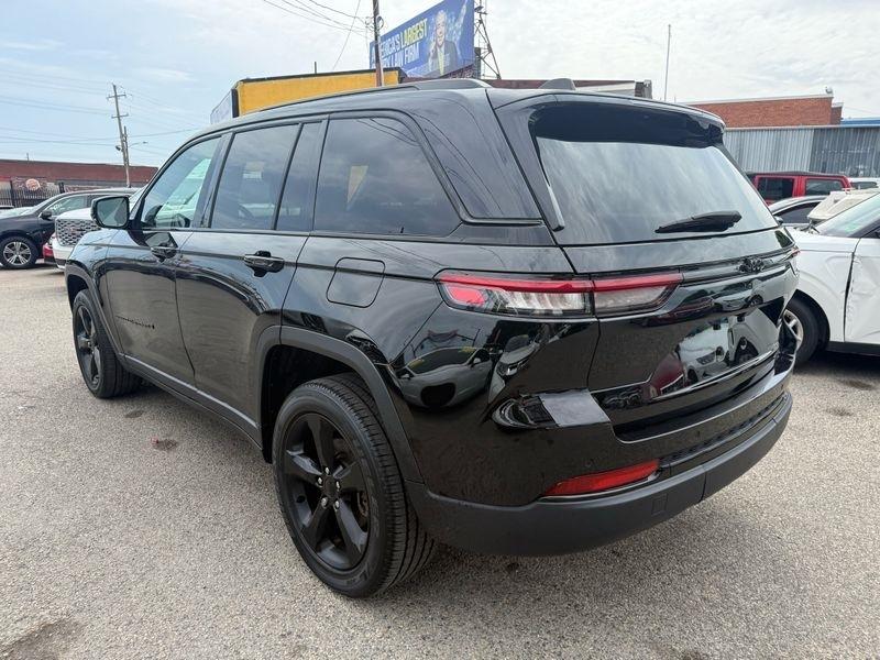 Jeep Grand Cherokee Laredo 4WD 2024