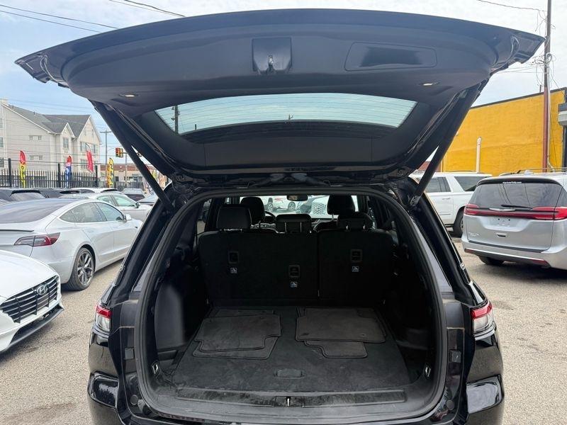 Jeep Grand Cherokee Laredo 4WD 2024