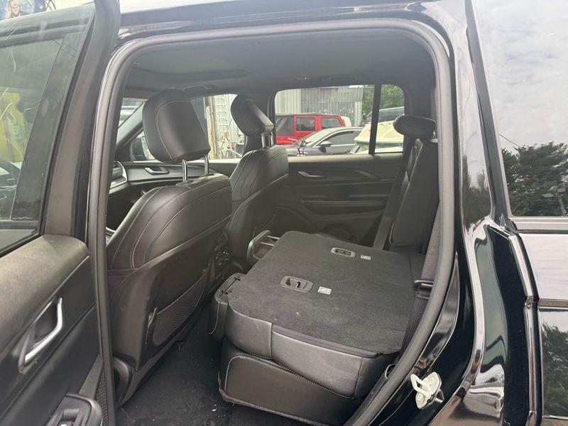 Jeep Grand Cherokee Laredo 4WD 2024