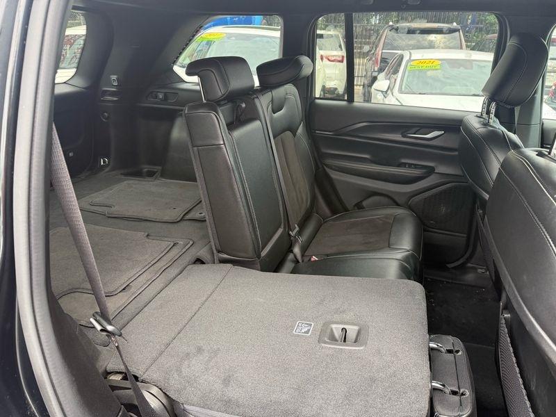 Jeep Grand Cherokee Laredo 4WD 2024