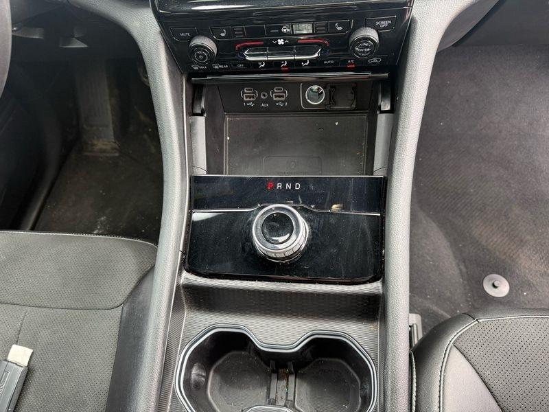 Jeep Grand Cherokee Laredo 4WD 2024