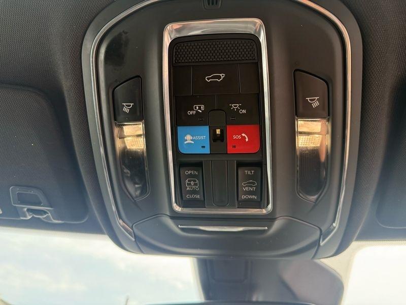 Jeep Grand Cherokee Laredo 4WD 2024