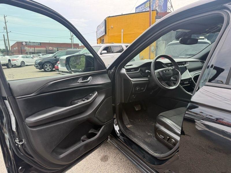 Jeep Grand Cherokee Laredo 4WD 2024