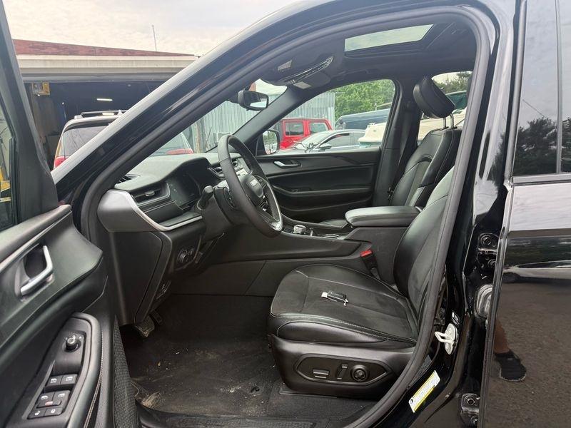 Jeep Grand Cherokee Laredo 4WD 2024
