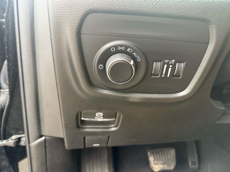 Jeep Grand Cherokee Laredo 4WD 2024