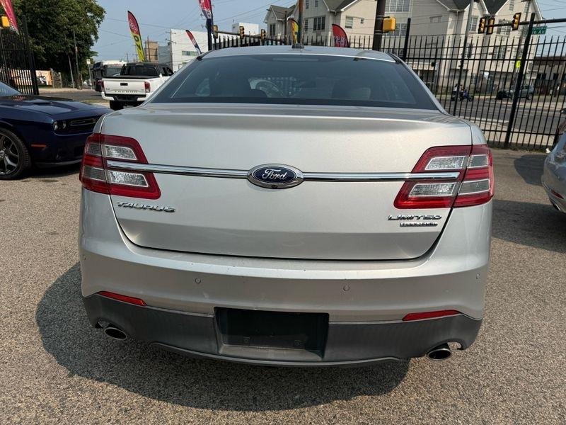 Ford Taurus Limited FWD 2015