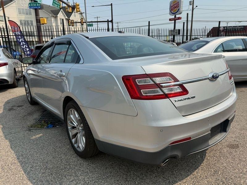 Ford Taurus Limited FWD 2015