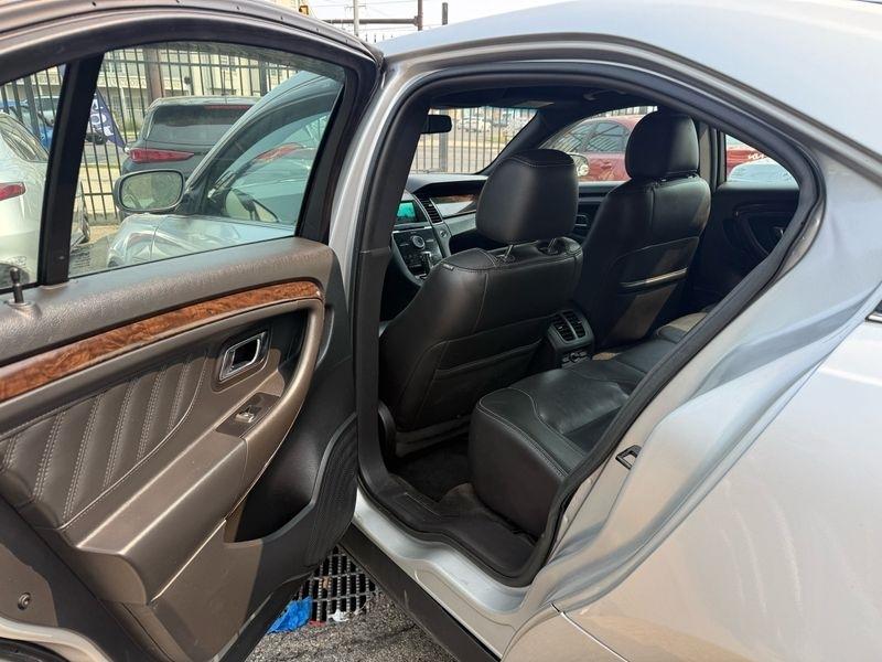 Ford Taurus Limited FWD 2015