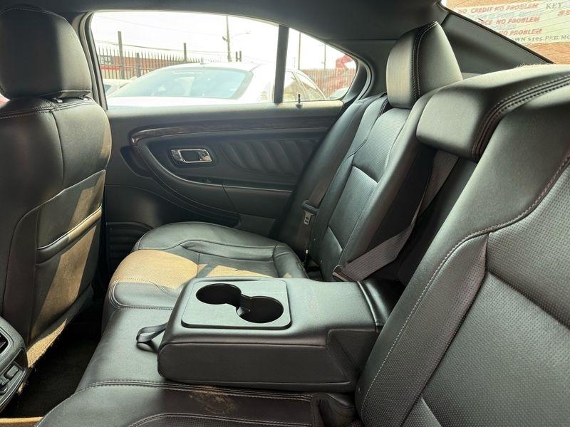 Ford Taurus Limited FWD 2015
