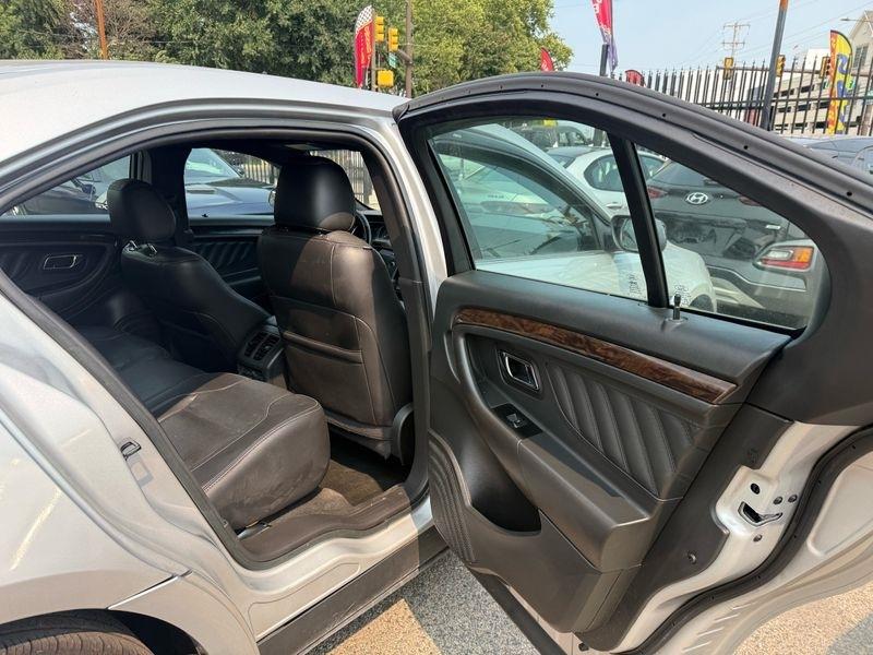 Ford Taurus Limited FWD 2015