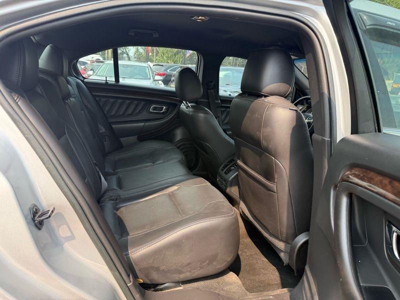 Ford Taurus Limited FWD 2015