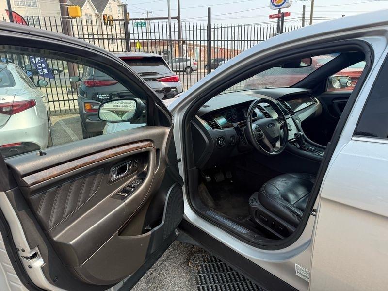 Ford Taurus Limited FWD 2015