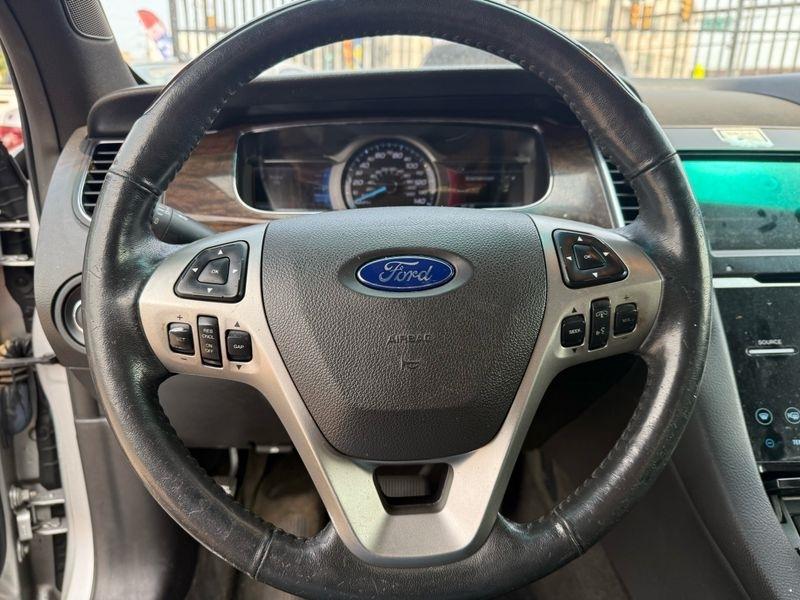 Ford Taurus Limited FWD 2015