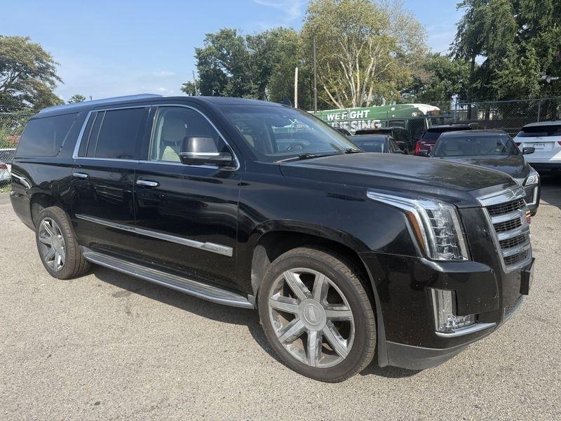 Cadillac Escalade ESV Luxury 4WD 2016