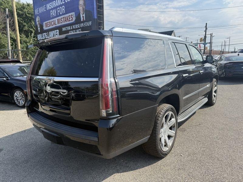 Cadillac Escalade ESV Luxury 4WD 2016