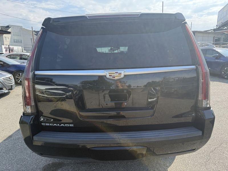 Cadillac Escalade ESV Luxury 4WD 2016